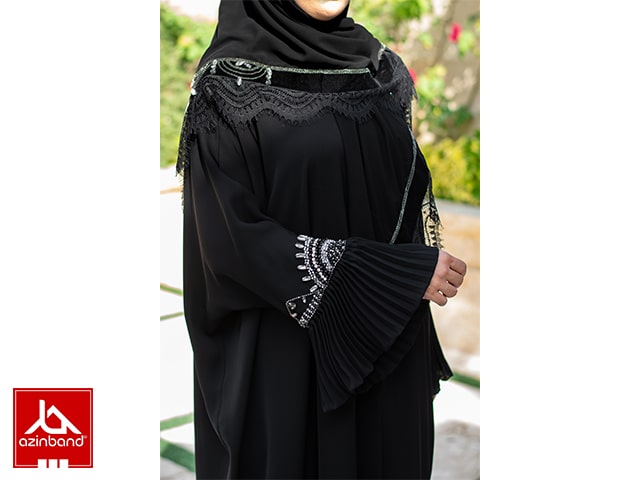 مانتو عبایی جواهر دوزی روی هر دو آستین پلیسه